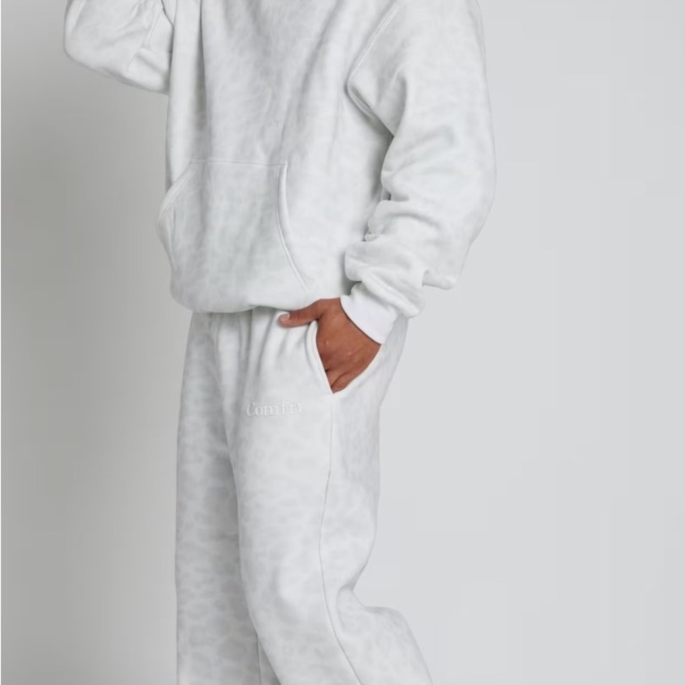 Comfrt Snow Leopard set 3x bottoms 2x sweatshirt